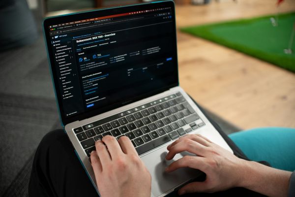 Boosting UK SMEs: Harnessing Cloud Technology for Unmatched Scalability and Efficiency